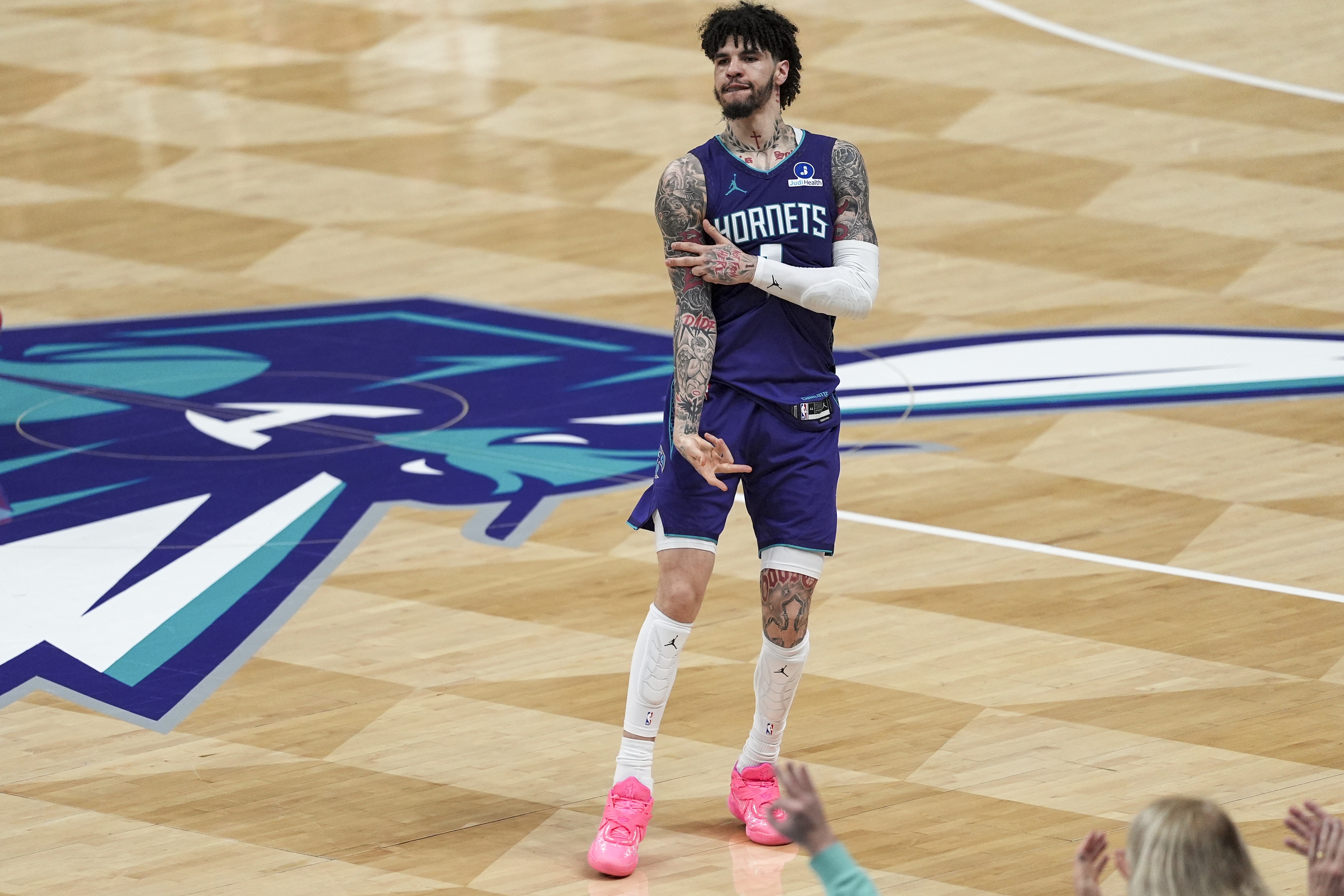 完美世界竞技平台官网下载-不得了哦！黄蜂近19战16胜 连续6场至少赢15+比肩17-18赛季勇士