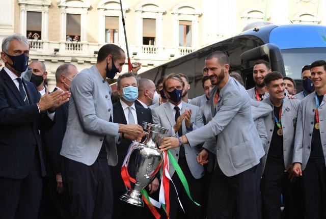 完美对战平台下载-总统接见意大利队,曼奇尼回应英格兰扎心一幕